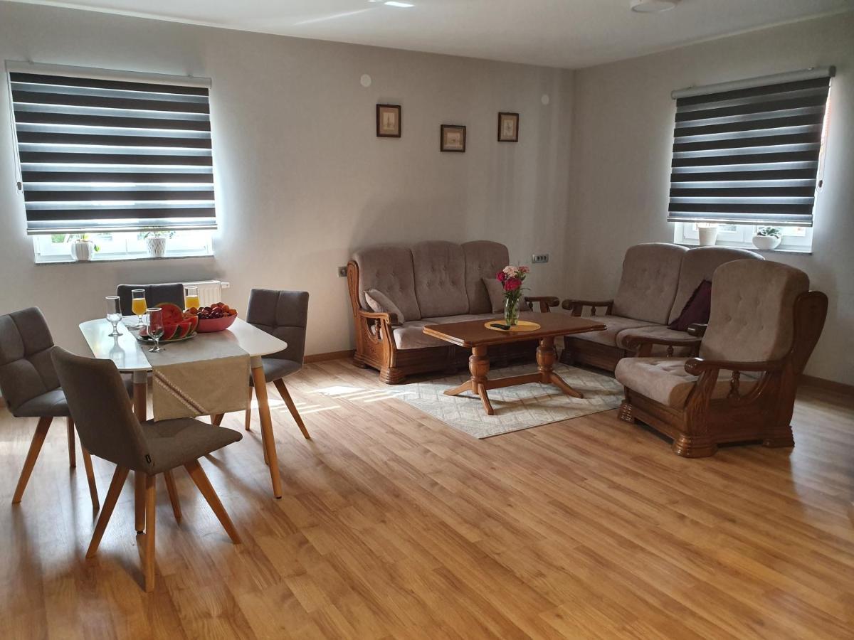 Apartman Fenestra S Terasom I Pogledom Na Gacku Оточац Экстерьер фото